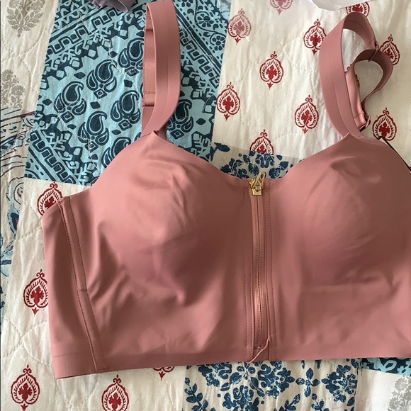 Victoria Secret Front Close Sports Bra - Picture 7 of 11